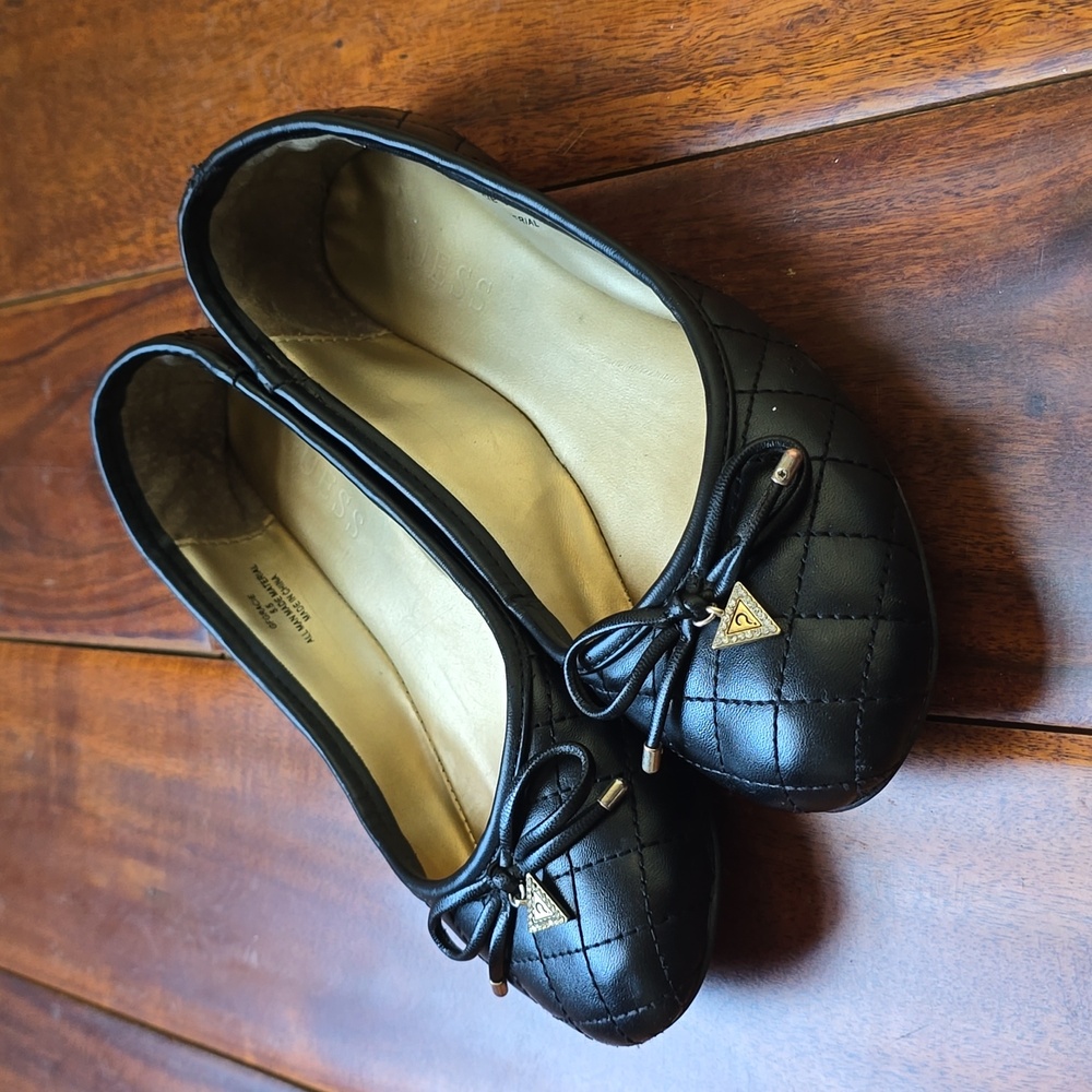 Guess flats